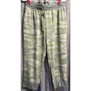 Ambrielle Sleepwear Women's Green Camo Cropped Pajama Pant Size M Pockets Soft